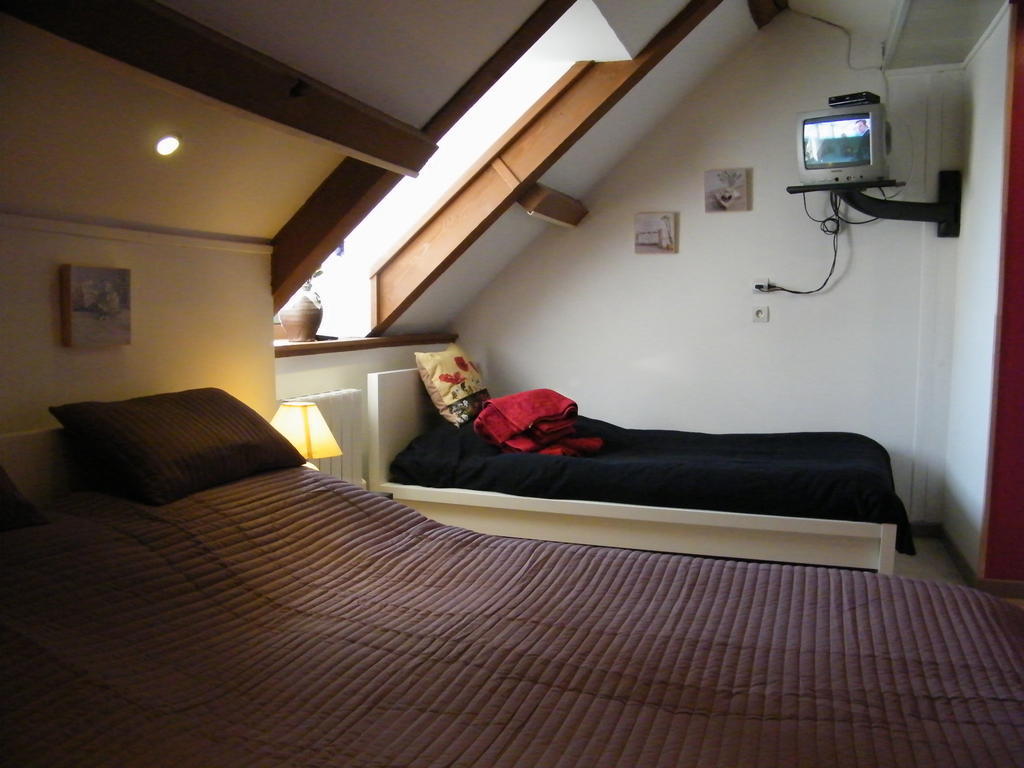 Datcha Bourguignonne, Chambres & Gite Maconge Habitación foto